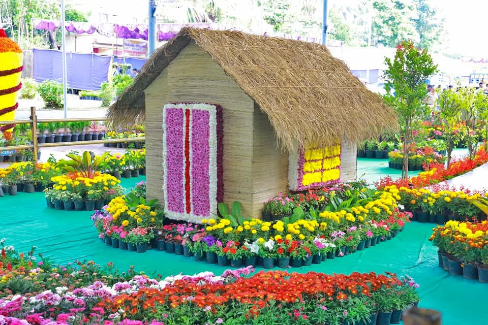 ಸಾಲುಮರದ ತಿಮ್ಮಕ್ಕ ವಿಷಯಾಧಾರಿತ ಫಲಪುಷ್ಪ ಪ್ರದರ್ಶನಕ್ಕೆ ಚಾಲನೆ