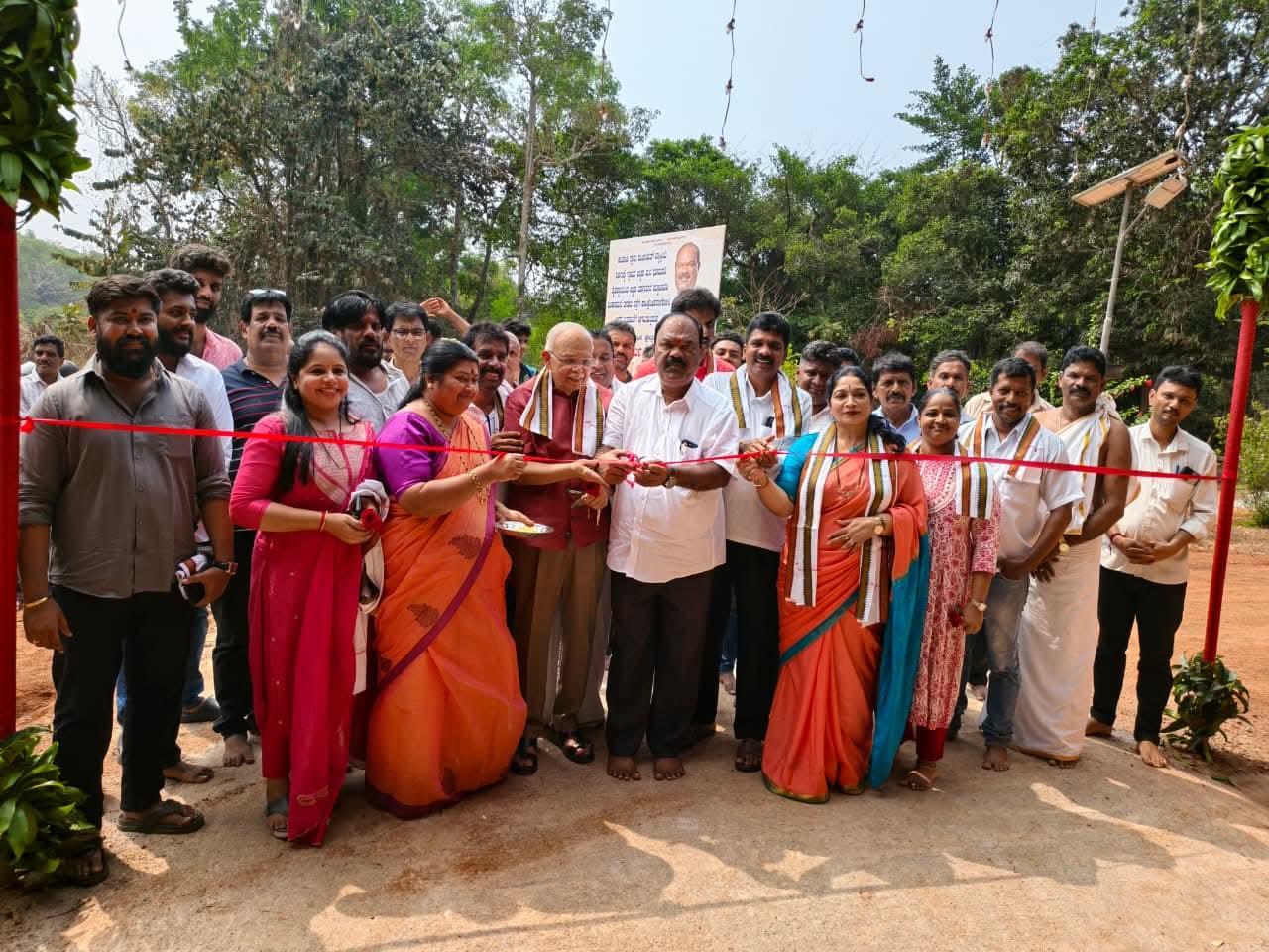 ಏಣಗುಡ್ಡೆ: ರಸ್ತೆ ಅಭಿವೃದ್ಧಿ ಕಾಮಗಾರಿ ಉದ್ಘಾಟನೆ