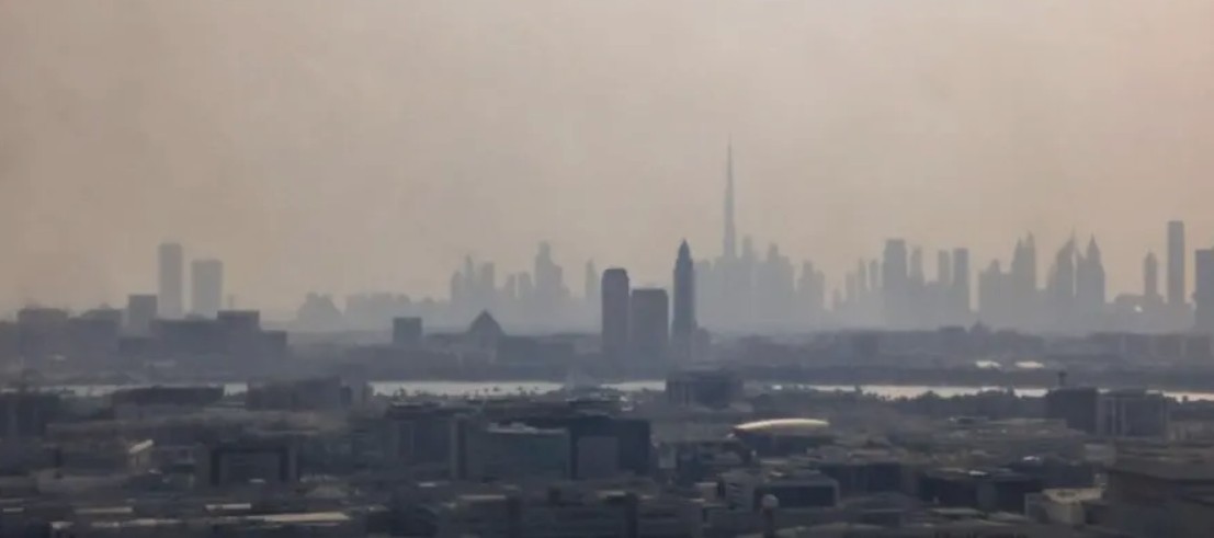 ದುಬೈ ಅಂತರಾಷ್ಟ್ರೀಯ ವಿಮಾನ ನಿಲ್ದಾಣದ ಬಳಿ ಇರಾನ್ ಡ್ರೋನ್ ದಾಳಿ; ಭಾರತೀಯ ಸೇರಿ ನಾಲ್ವರಿಗೆ ಗಾಯ