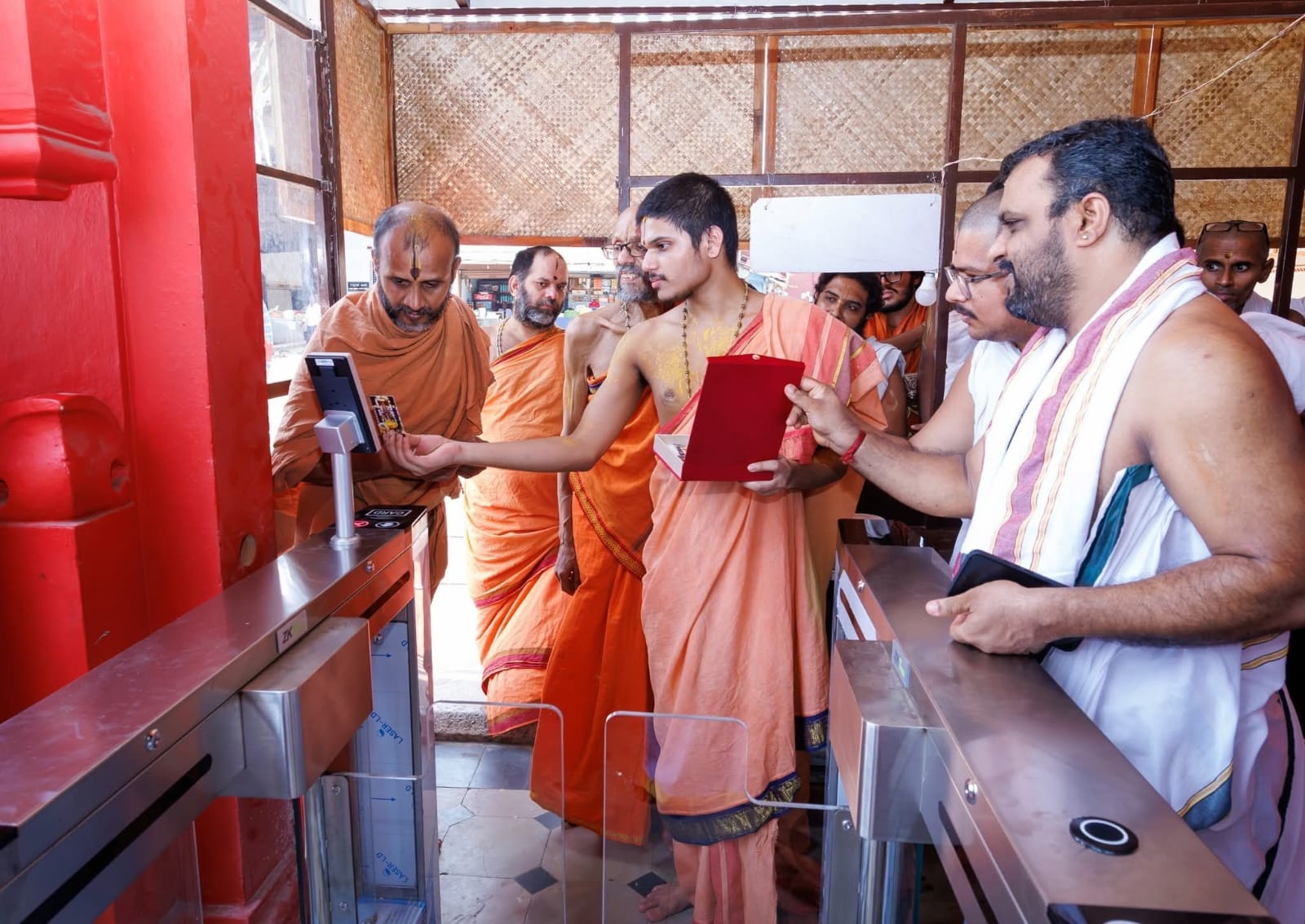 ಶ್ರೀ ಕೃಷ್ಣ ಮಠ: ಐಡಿ ಆಧಾರಿತ ಎಂಟ್ರೆನ್ಸ್ ವ್ಯವಸ್ಥೆಗೆ ಚಾಲನೆ