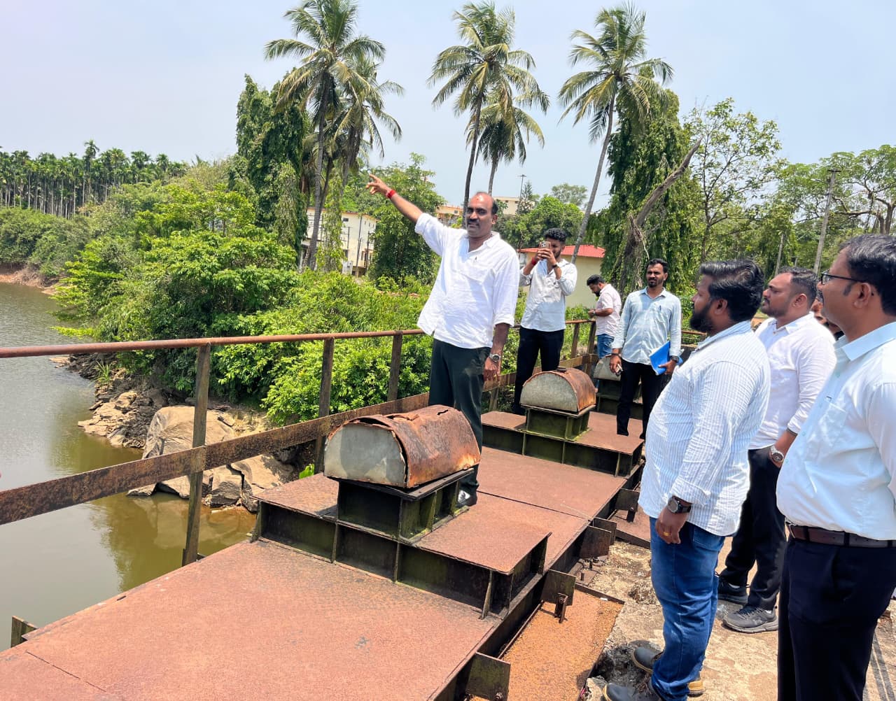ಬಜೆ ಅಣೆಕಟ್ಟಿಗೆ ಶಾಸಕ ಯಶ್ಪಾಲ್ ಸುವರ್ಣ ಅಧಿಕಾರಿಗಳೊಂದಿಗೆ ಭೇಟಿ