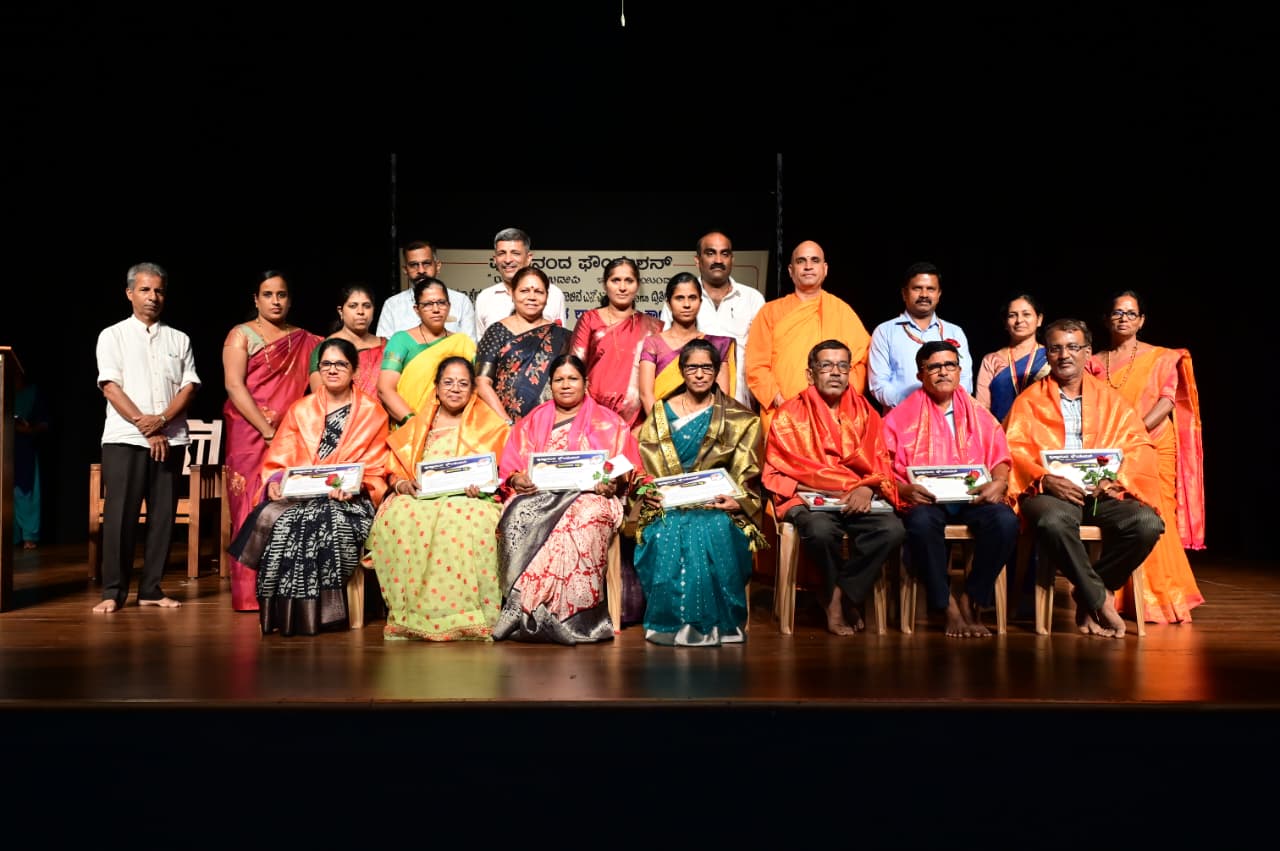ಶೇ.100 ಫಲಿತಾಂಶ ದಾಖಲಿಸಿದ ಶಾಲಾ ಕಾಲೇಜುಗಳಿಗೆ ಗೌರವಾರ್ಪಣೆ
