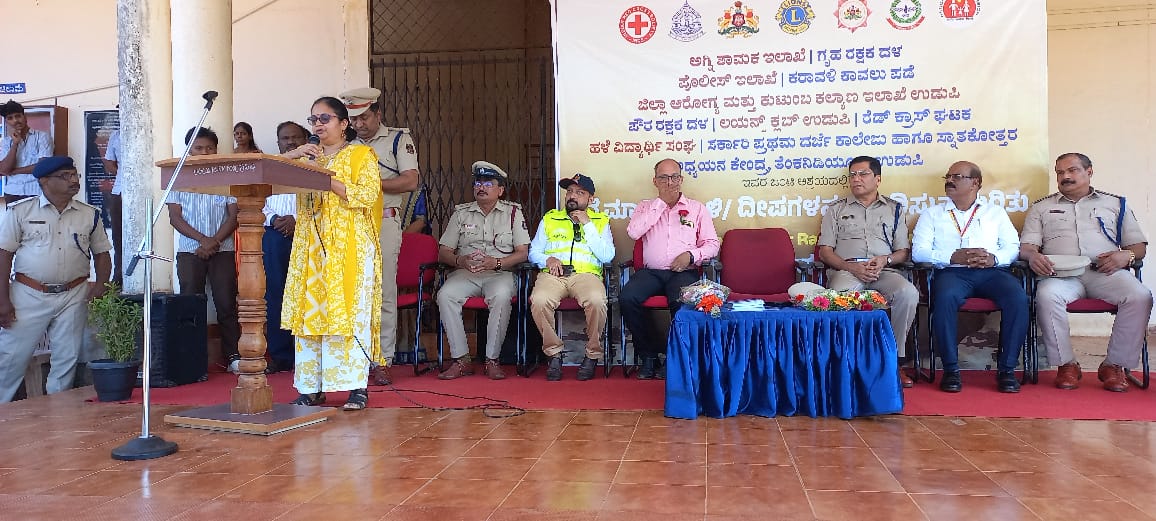 ಅಕಸ್ಮಾತ್ ವಾಯು ದಾಳಿ; ದಾಳಿಯಿಂದ ತತ್ತರಿಸಿ ಮೂರ್ಛೆ ಬಿದ್ದ ವಿದ್ಯಾರ್ಥಿಗಳು; ತೆಂಕನಿಡಿಯೂರು ಕಾಲೇಜಿನಲ್ಲಿ ಅಣುಕು ಪ್ರದರ್ಶನ
