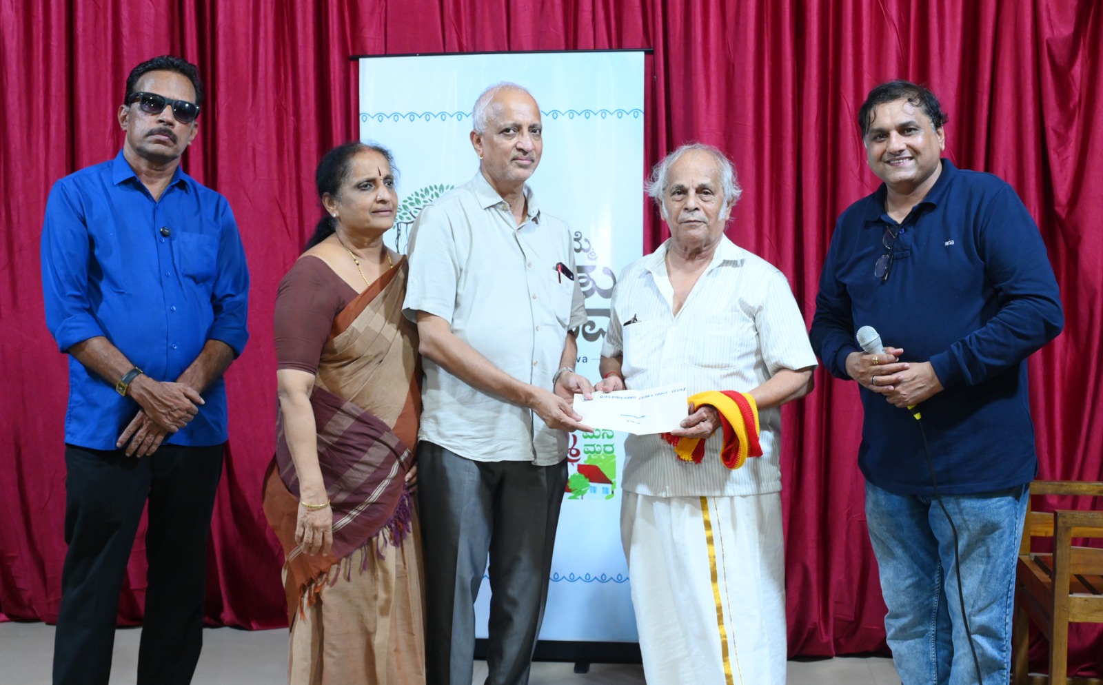 ರಾಘವೇಂದ್ರ ಚಾರಿಟೇಬಲ್ ಸಂಸ್ಥೆ: ಬಡ ವಿದ್ಯಾರ್ಥಿಗಳ ವಿದ್ಯಾಭ್ಯಾಸಕ್ಕಾಗಿ ಧನಸಹಾಯ
