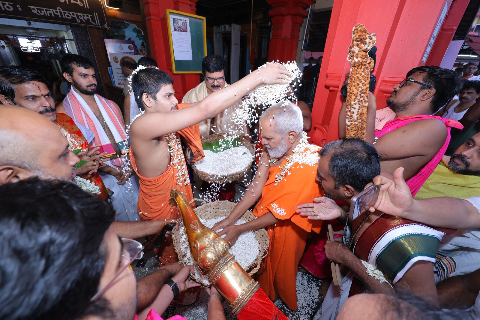ಶ್ರೀ ಕೃಷ್ಣ ಮಠಕ್ಕೆ ರಘು ವಿಜಯತೀರ್ಥ ಶ್ರೀಪಾದರ ಭೇಟಿ