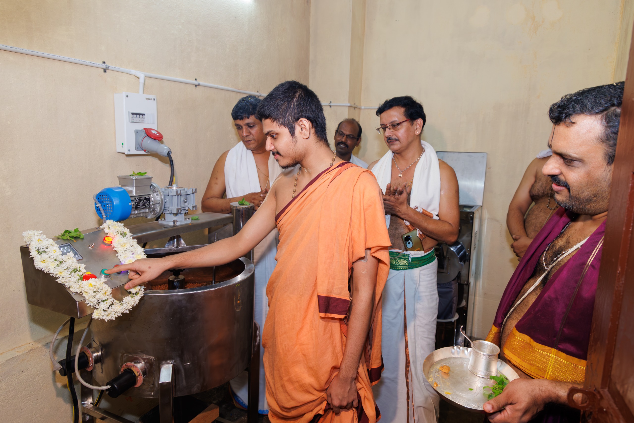 ಶ್ರೀ ಕೃಷ್ಣ ಮಠ: ನೂತನ ಯಂತ್ರಗಳ ಉದ್ಘಾಟನೆ