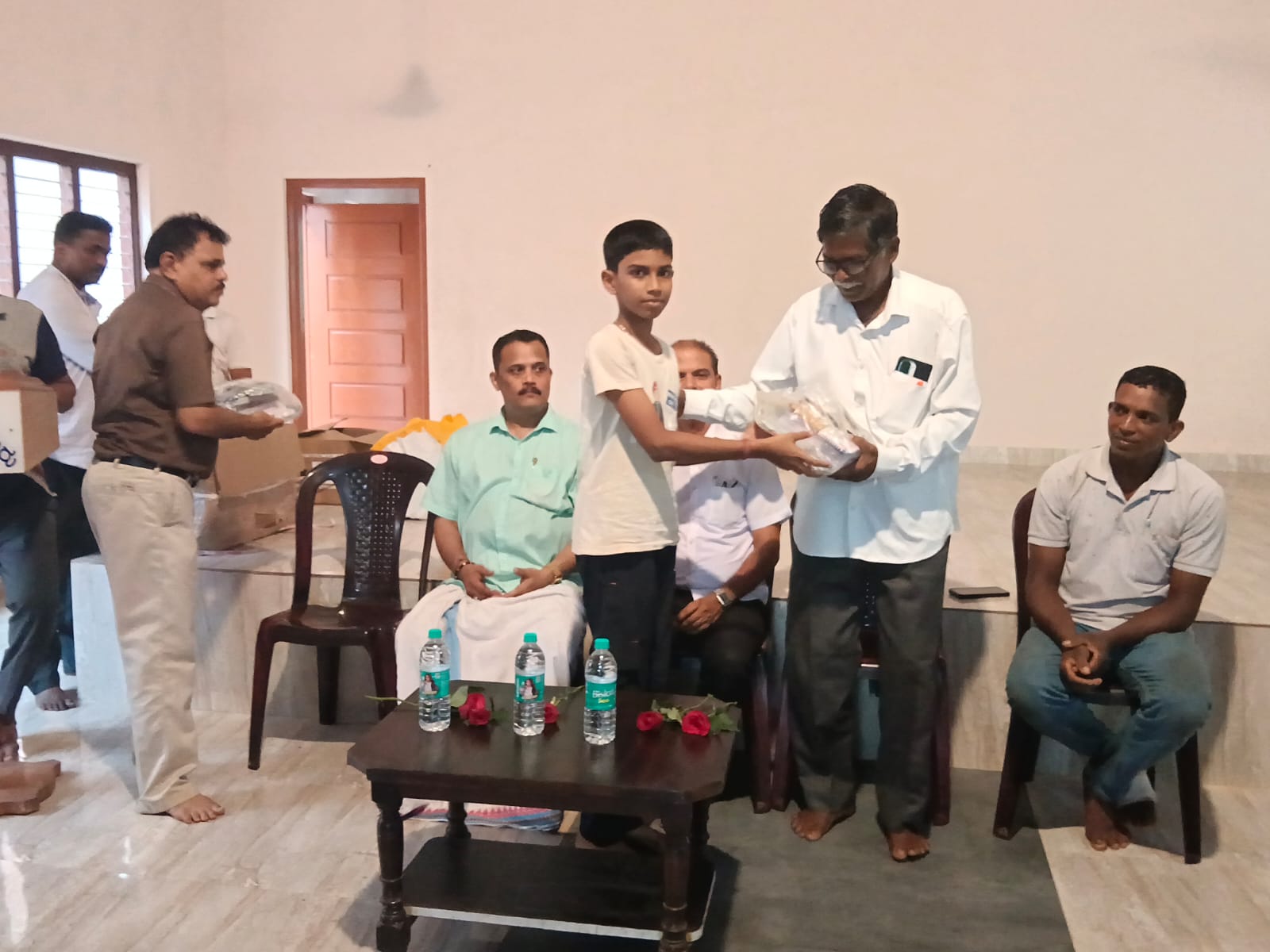 ಉಚಿತ ಪುಸ್ತಕ ಹಾಗೂ ಕಲಿಕಾ ಸಾಮಗ್ರಿ ವಿತರಣಾ ಕಾರ್ಯಕ್ರಮ