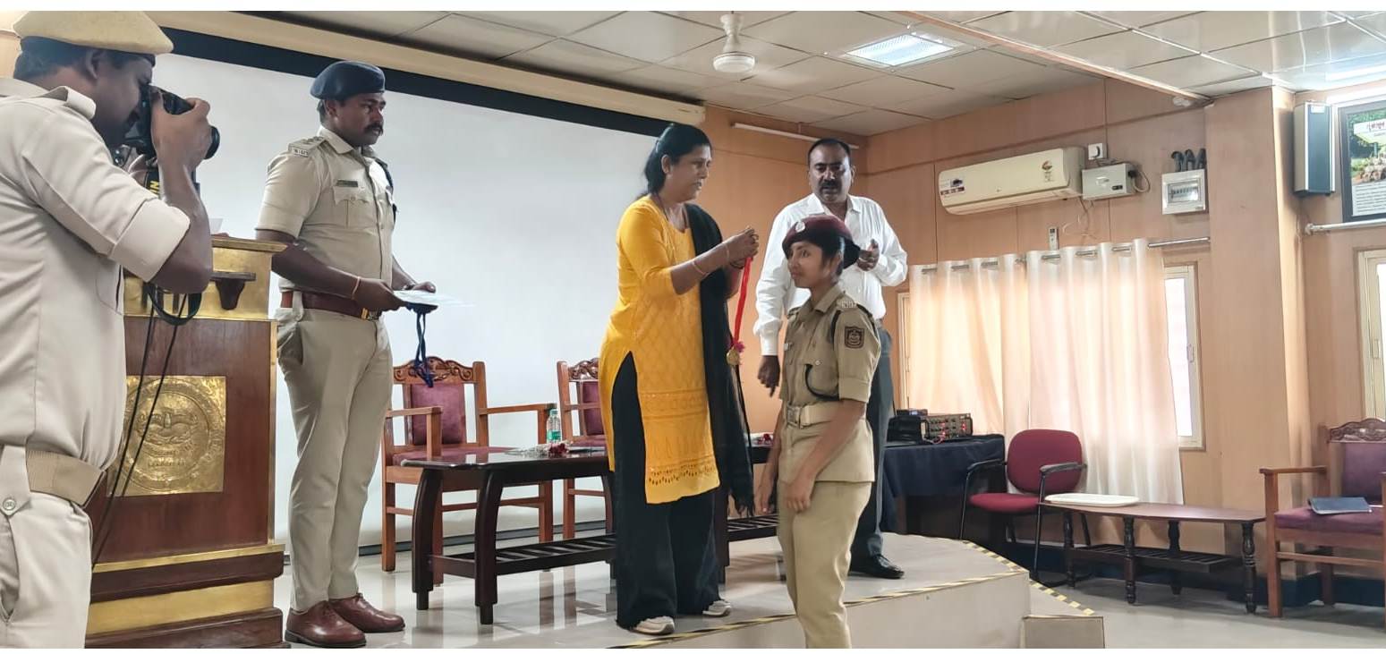 ಗೃಹರಕ್ಷಕ ಅಧಿಕಾರಿಗಳ ತರಬೇತಿಯಲ್ಲಿ ಚಿನ್ನದ ಪದಕ