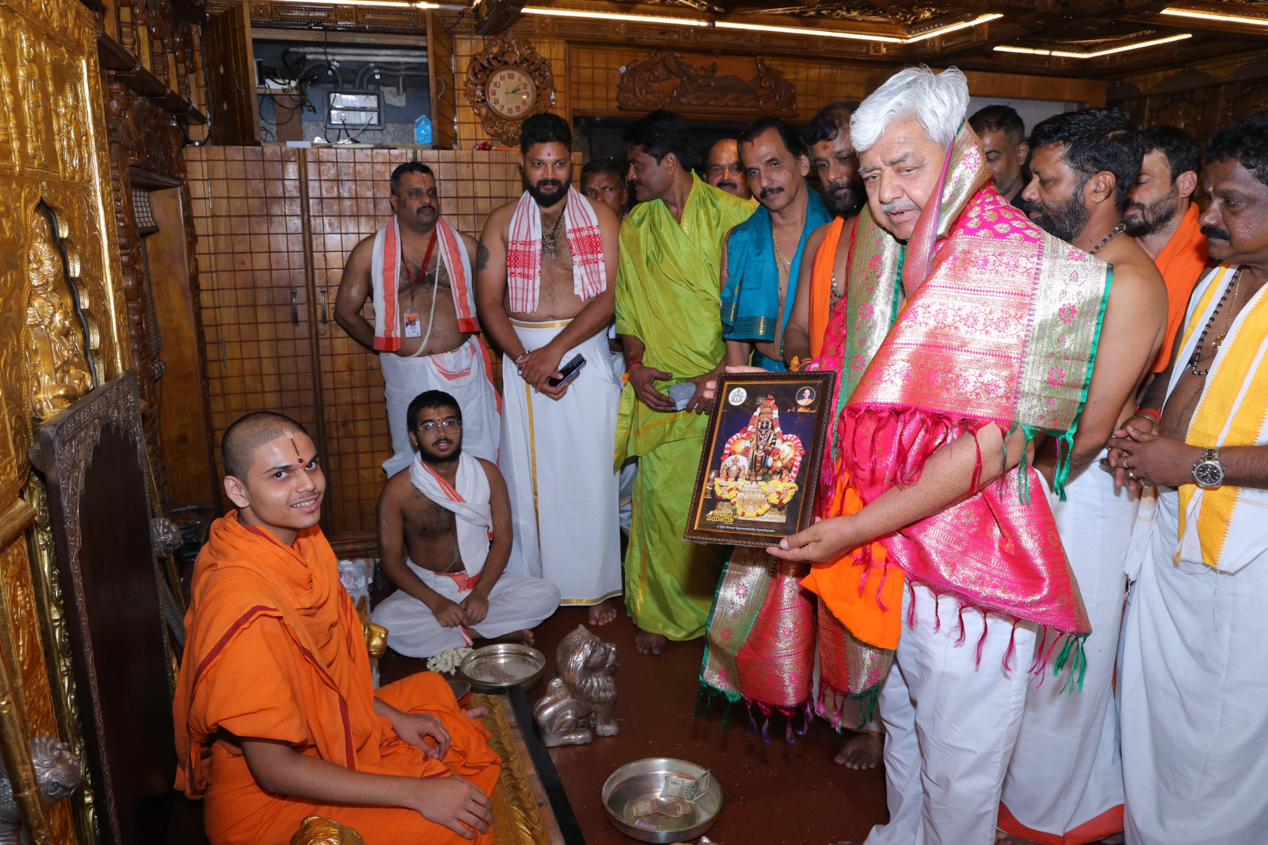 ಶ್ರೀ ಕೃಷ್ಣ ಮಠಕ್ಕೆ ವಿಶ್ವ ಹಿಂದೂ ಪರಿಷದ್ ಅಂತರಾಷ್ಟ್ರೀಯ ಅಧ್ಯಕ್ಷ ಅಲೋಕ್ ಕುಮಾರ್ ಭೇಟಿ
