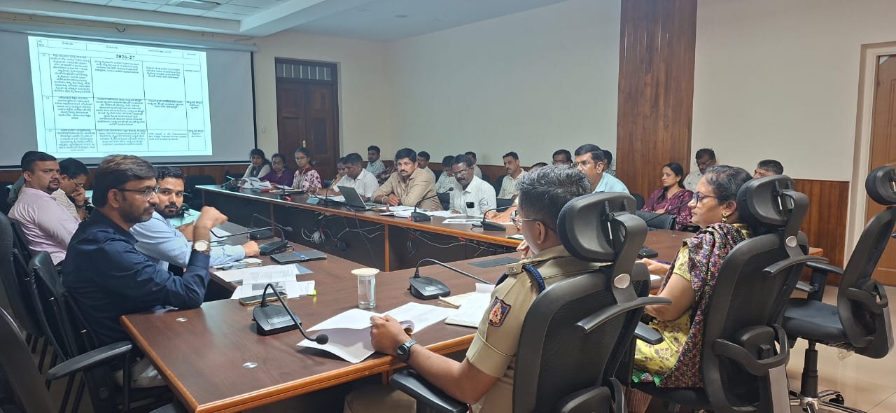 ಜನಸಾಮಾನ್ಯರ ವಾಹನಗಳ ಸುರಕ್ಷಿತ ಸಂಚಾರಕ್ಕೆ ಅಗತ್ಯ ಕ್ರಮ ಕೈಗೊಳ್ಳಿ: ಜಿಲ್ಲಾಧಿಕಾರಿ ಸ್ವರೂಪ ಟಿ.ಕೆ