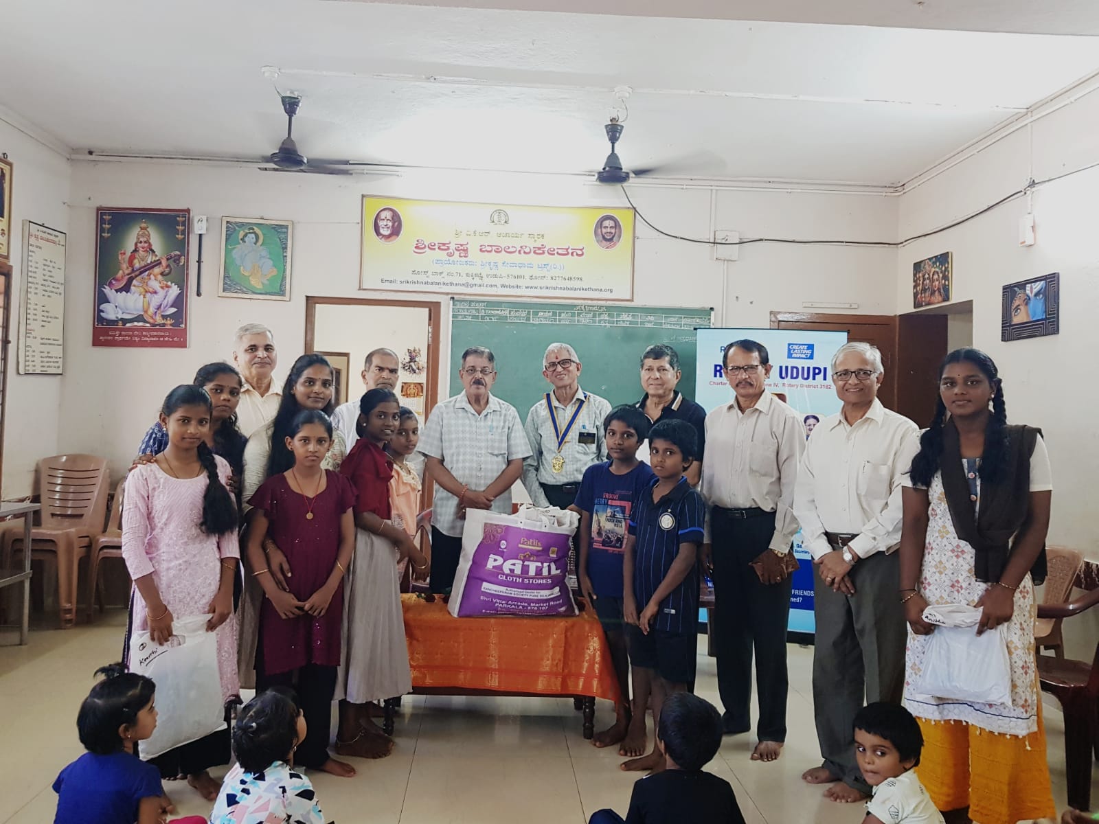 ಶ್ರೀಕೃಷ್ಣ ಬಾಲನಿಕೇತನದಲ್ಲಿ ರೋಟರಿ ಉಡುಪಿಯಿಂದ ಸಮವಸ್ತ್ರ ವಿತರಣೆ; ವನಮಹೋತ್ಸವ