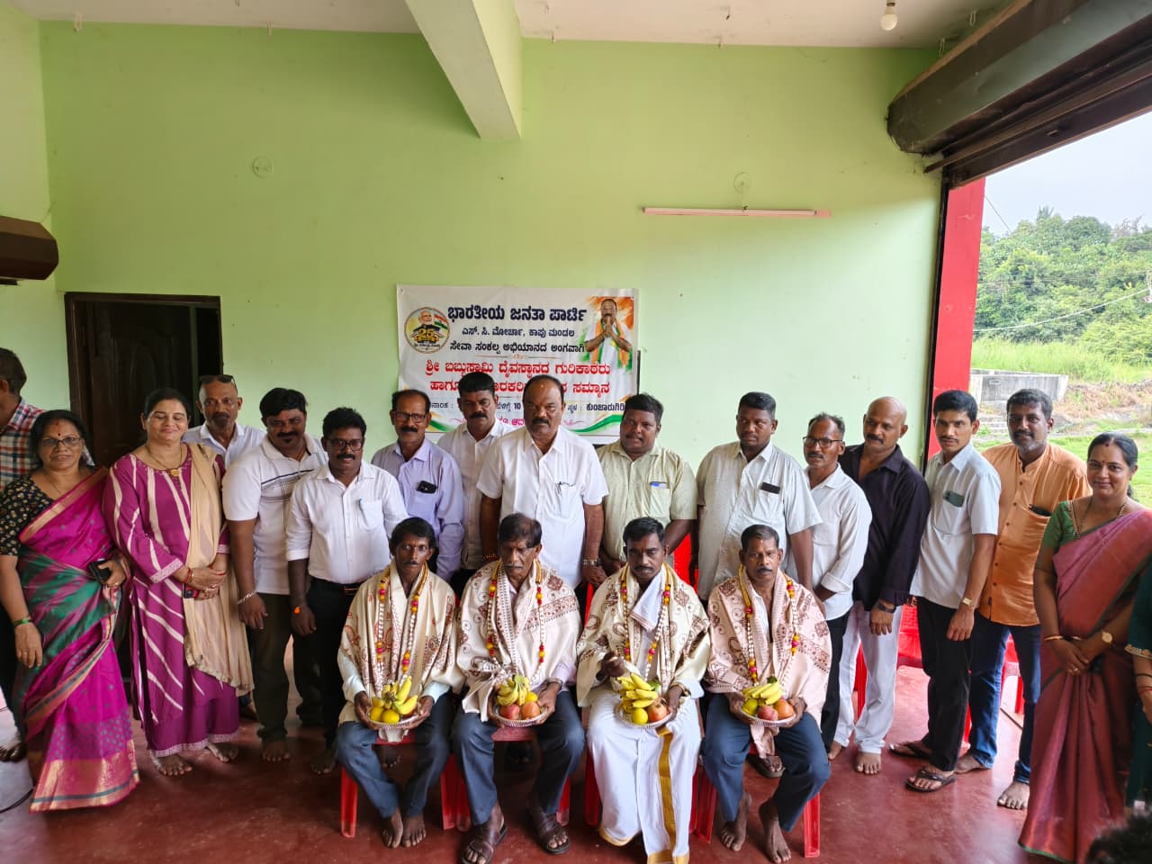 ಬಬ್ಬುಸ್ವಾಮಿ ದೈವಸ್ಥಾನದ ಗುರಿಕಾರರಿಗೆ ಹಾಗೂ ಪರಿಚಾರಕರಿಗೆ ಗೌರವ ಸನ್ಮಾನ