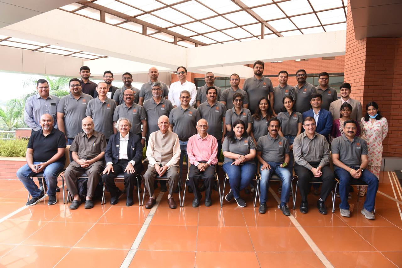 ಮೂರು ದಶಕಗಳ ಆಸ್ಪತ್ರೆ ನಾಯಕರು ಮರಳಿ ಮನೆಗೆ